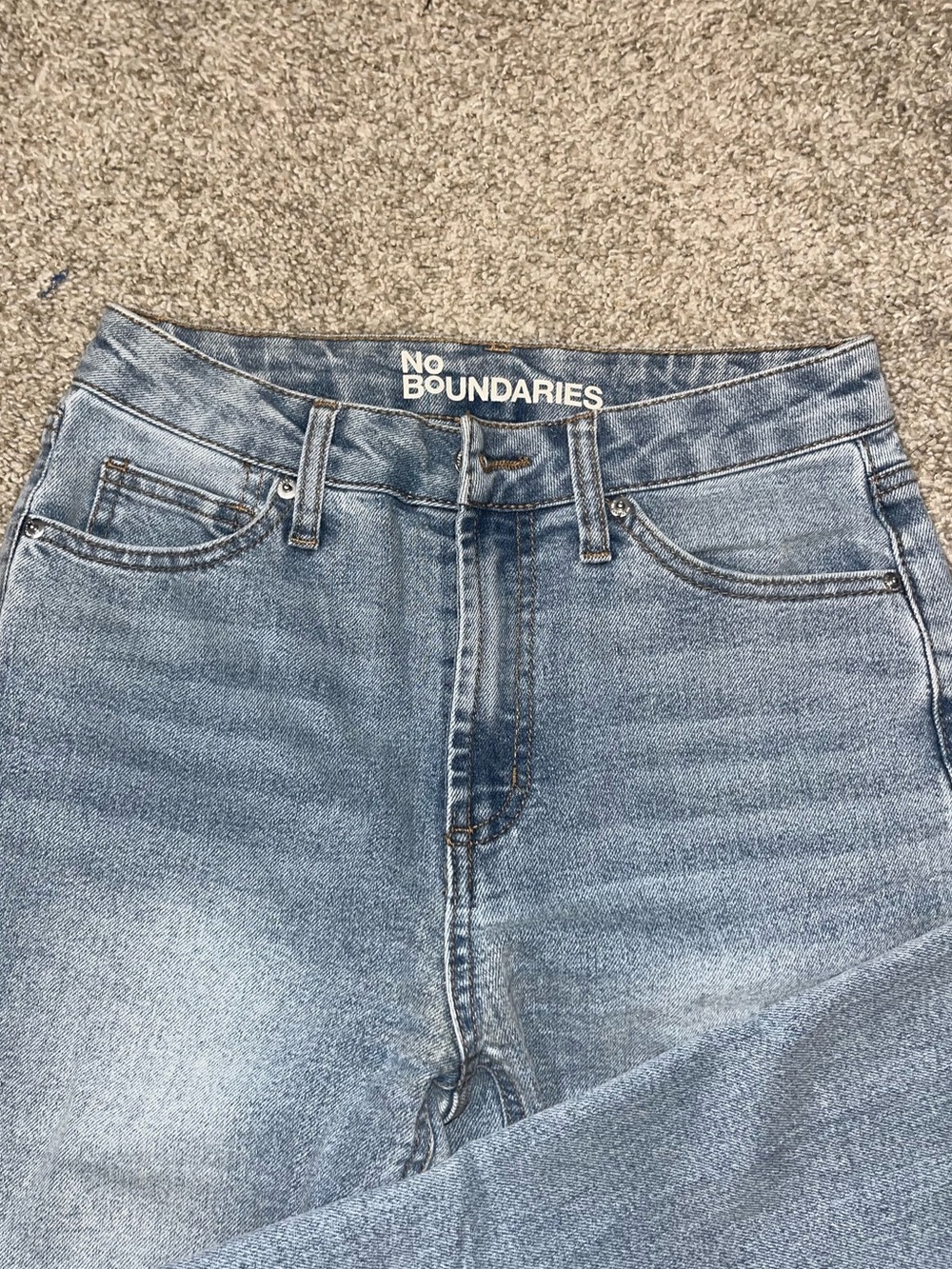 No Boundaries Women’s Light Blue Denim Jeans
